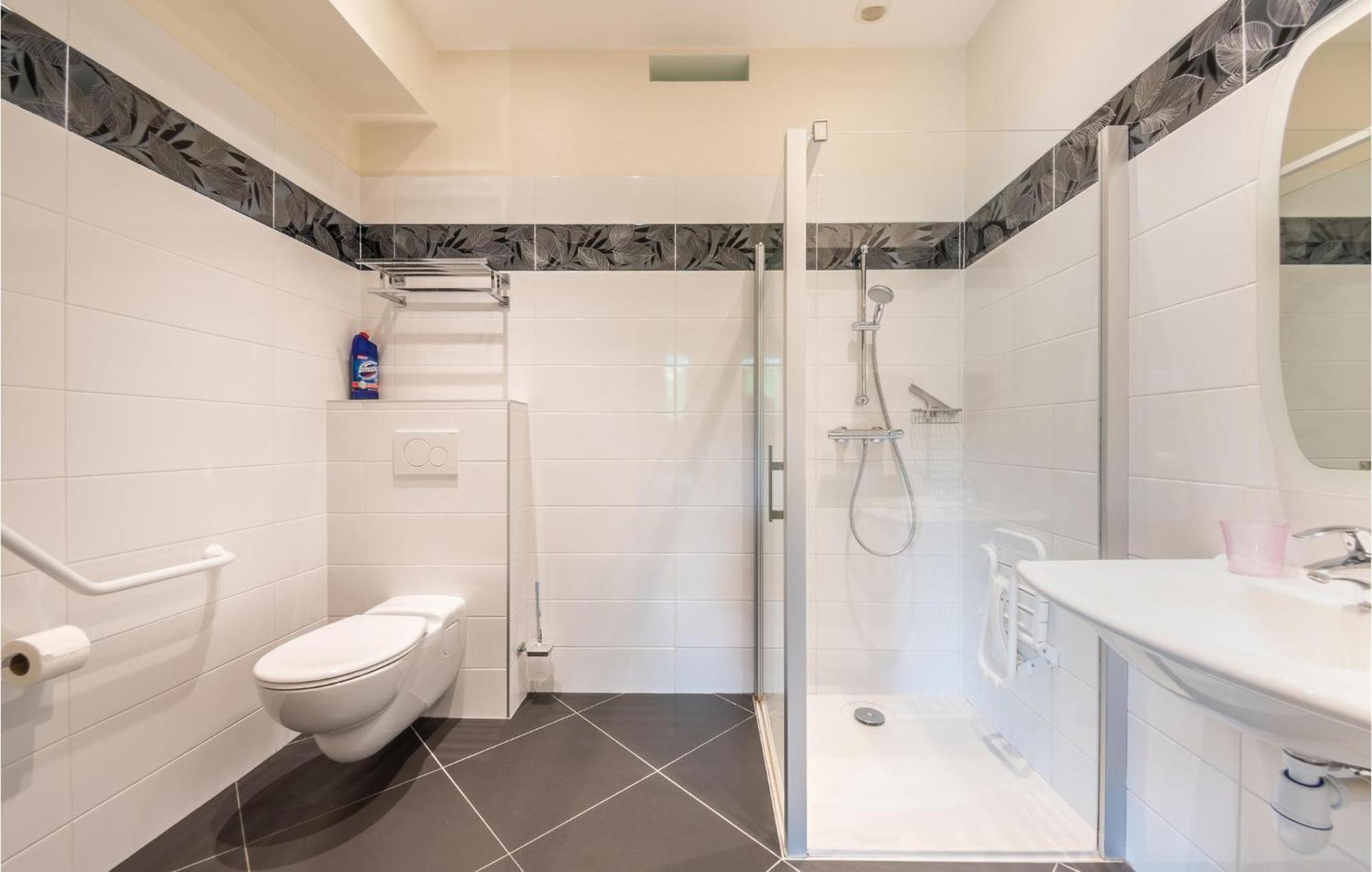 Stunning Home In Paluel With Wifi Экстерьер фото